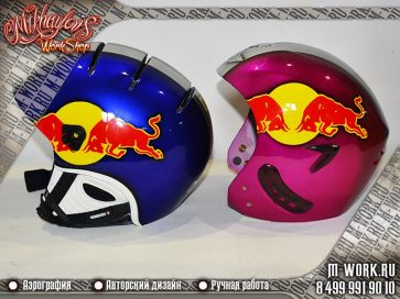 Аэрография шлемов с логотипом компании Red Bull. Фото 3