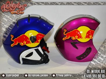 Аэрография шлемов с логотипом компании Red Bull. Фото 5