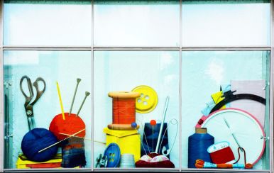 Арт-объекты для витрины магазина "Иголочка" В Санкт-Петербурге. Фото 2