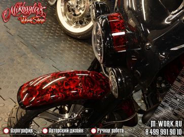 Аэрография мотоцикла "Харлей Дэвидсон" Кровавые черепа (фото). Фото 3