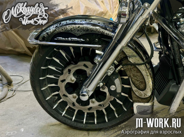 Аэрография и стальные узоры - Harley Davidson Road King. Фото 3